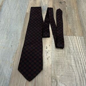Enrico Guccini Italian silk tie in perfect condition  Navy Blue Burgundy